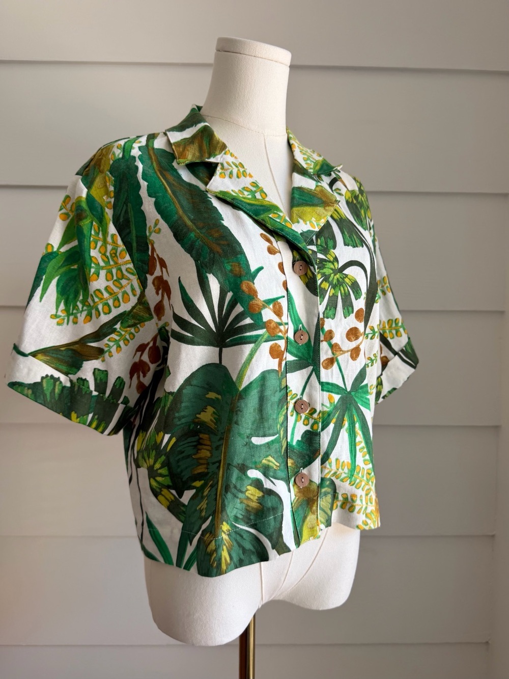Joie Tropical Green Leaf Print Short Sleeve Linen Button Up Shirt NWT size 8 - Picture 2 of 5